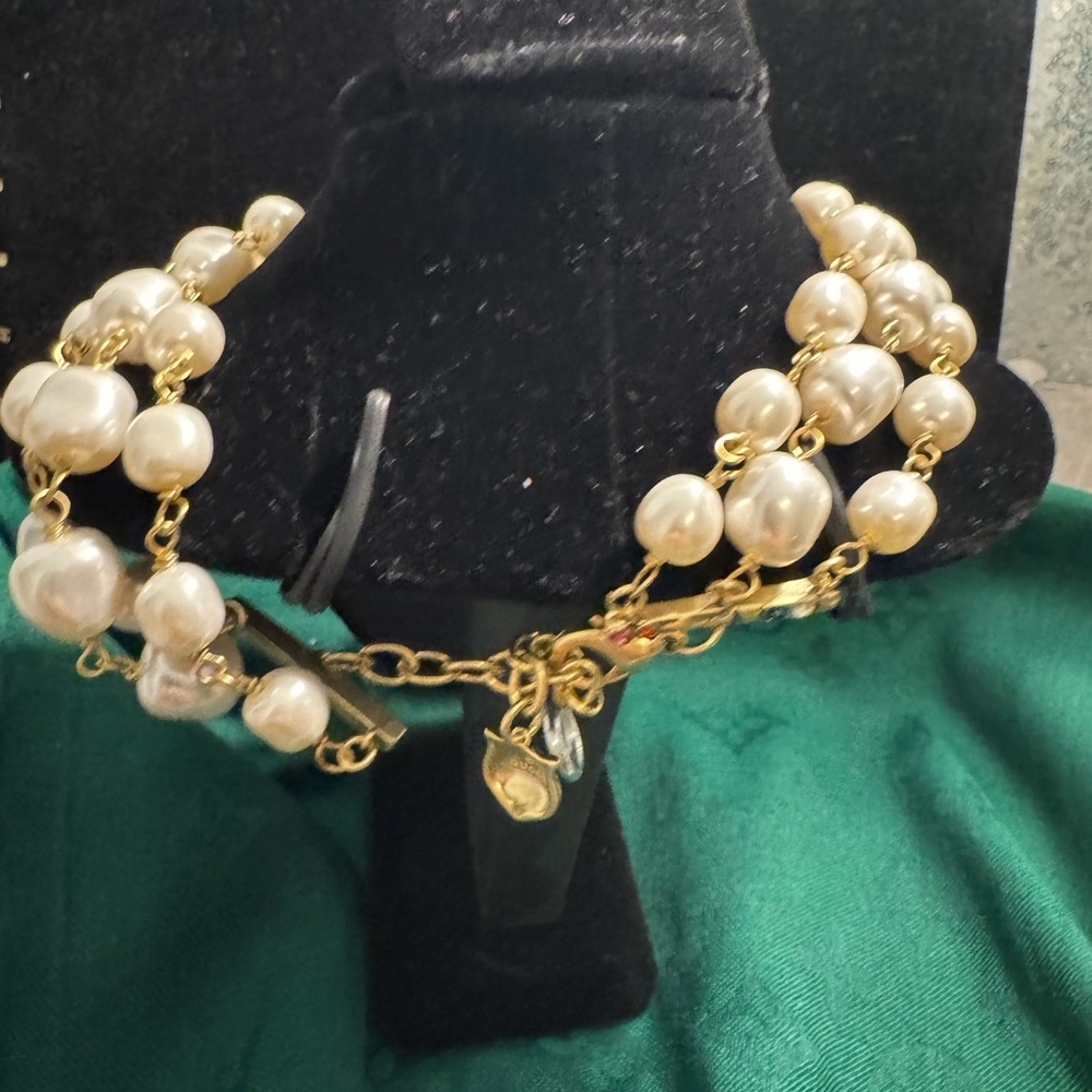 Gucci GG Elegant Pearl and Gold Crystal Necklace - Picture 6 of 7